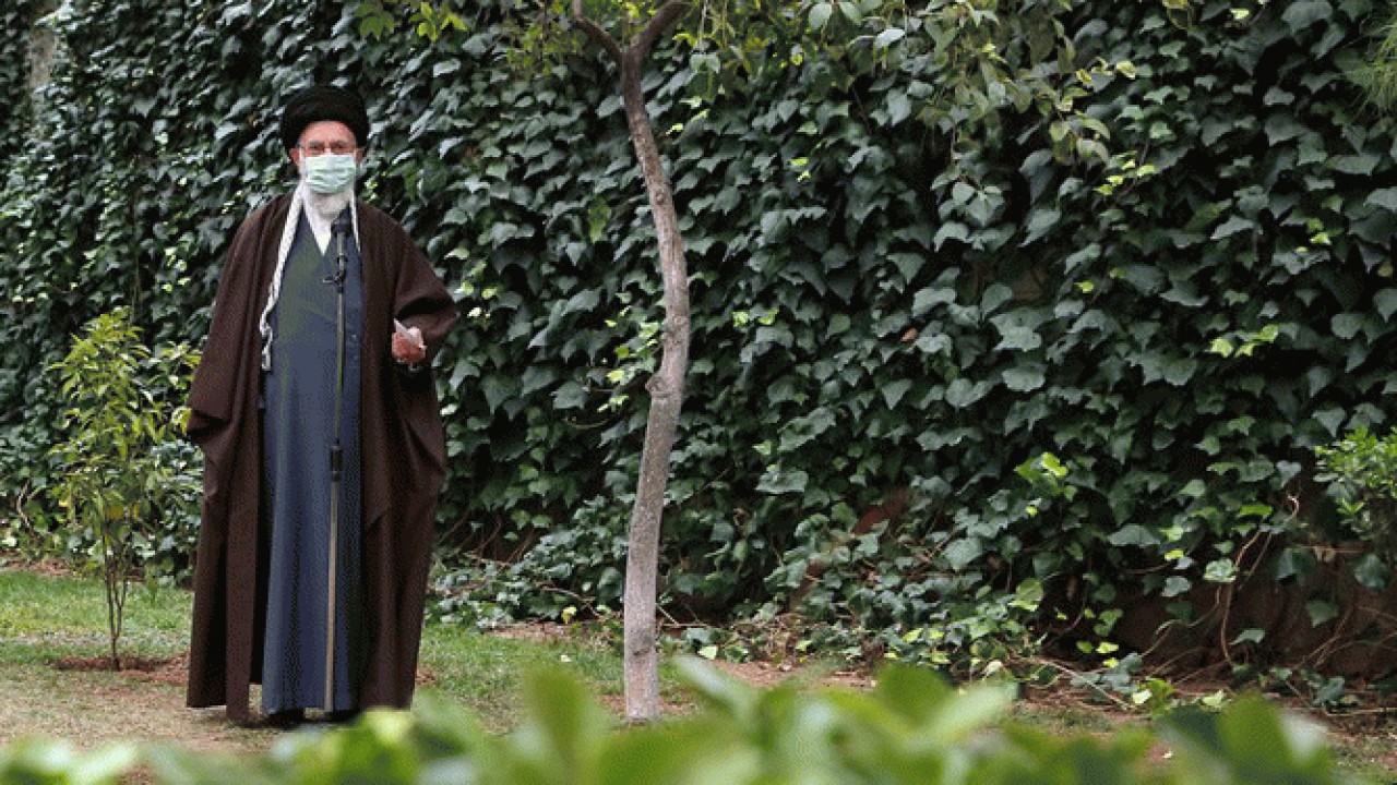 امام خامنه‌ای: گرانی و مشکل معیشتی مردم راه‌حل دارد/ در جلسات متعدد این را به مسئولان تذکر دادیم