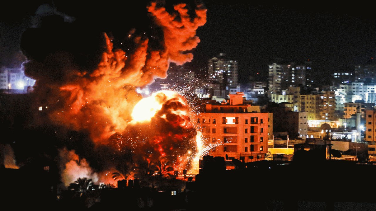 نوار غزه زیر بمباران ۱۶۰ جنگنده اسرائیلی/ شلیک ۲۰۰۰ موشک و راکت به صهیونیست‌ها