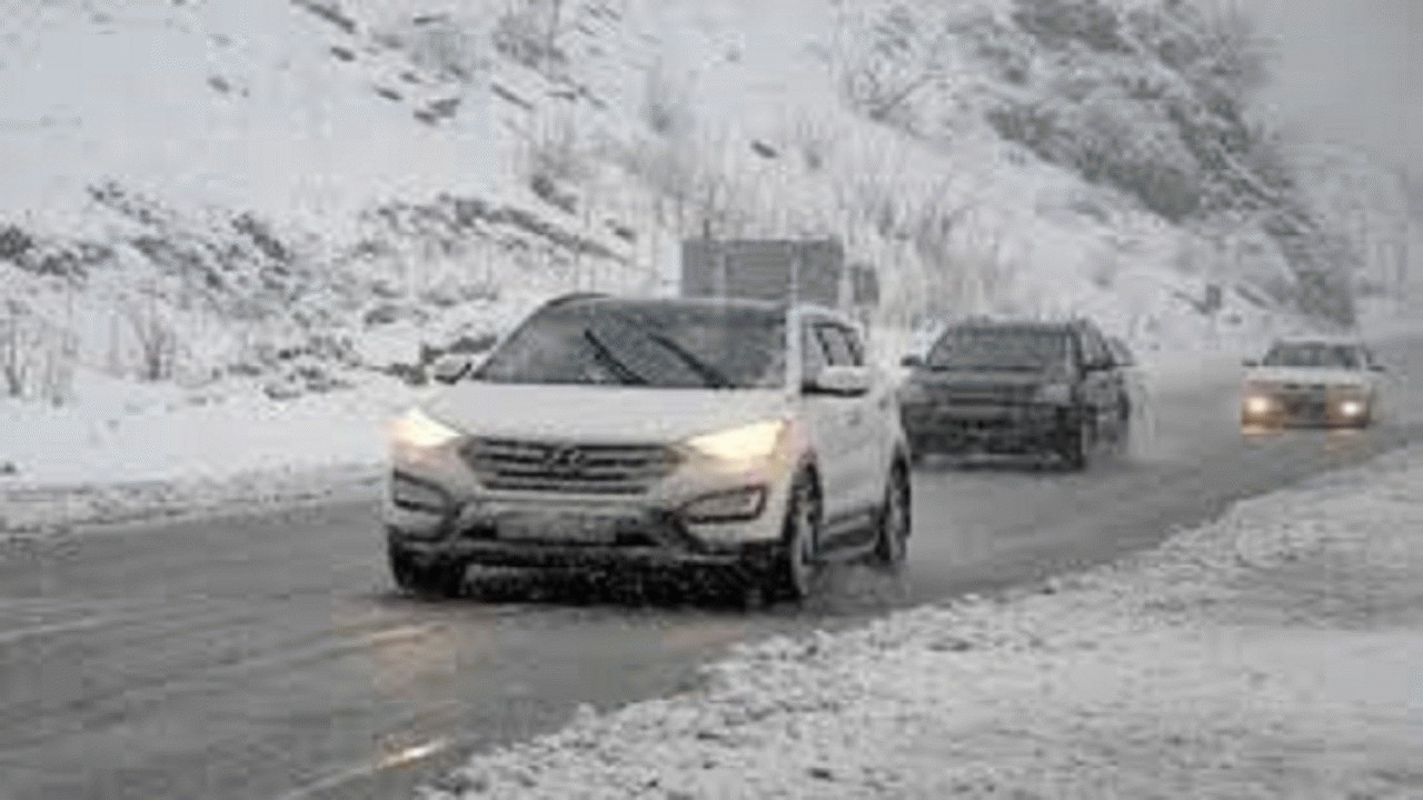 جاده‌های مازندران همراه با برف و باران