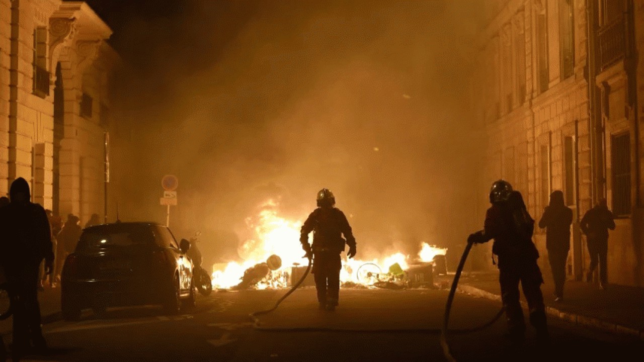 فرانسه در آتش اعتراضات