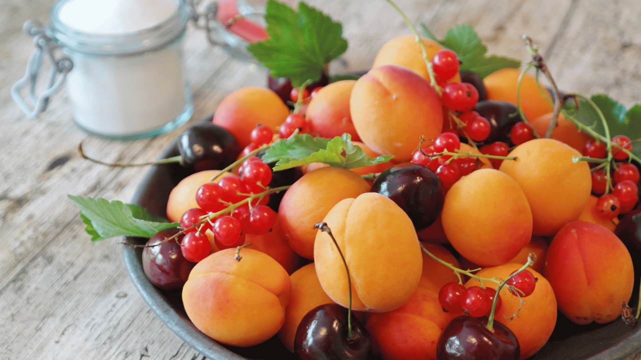 مصرف میوه‌های تابستانی برای چه افرادی مضر است؟