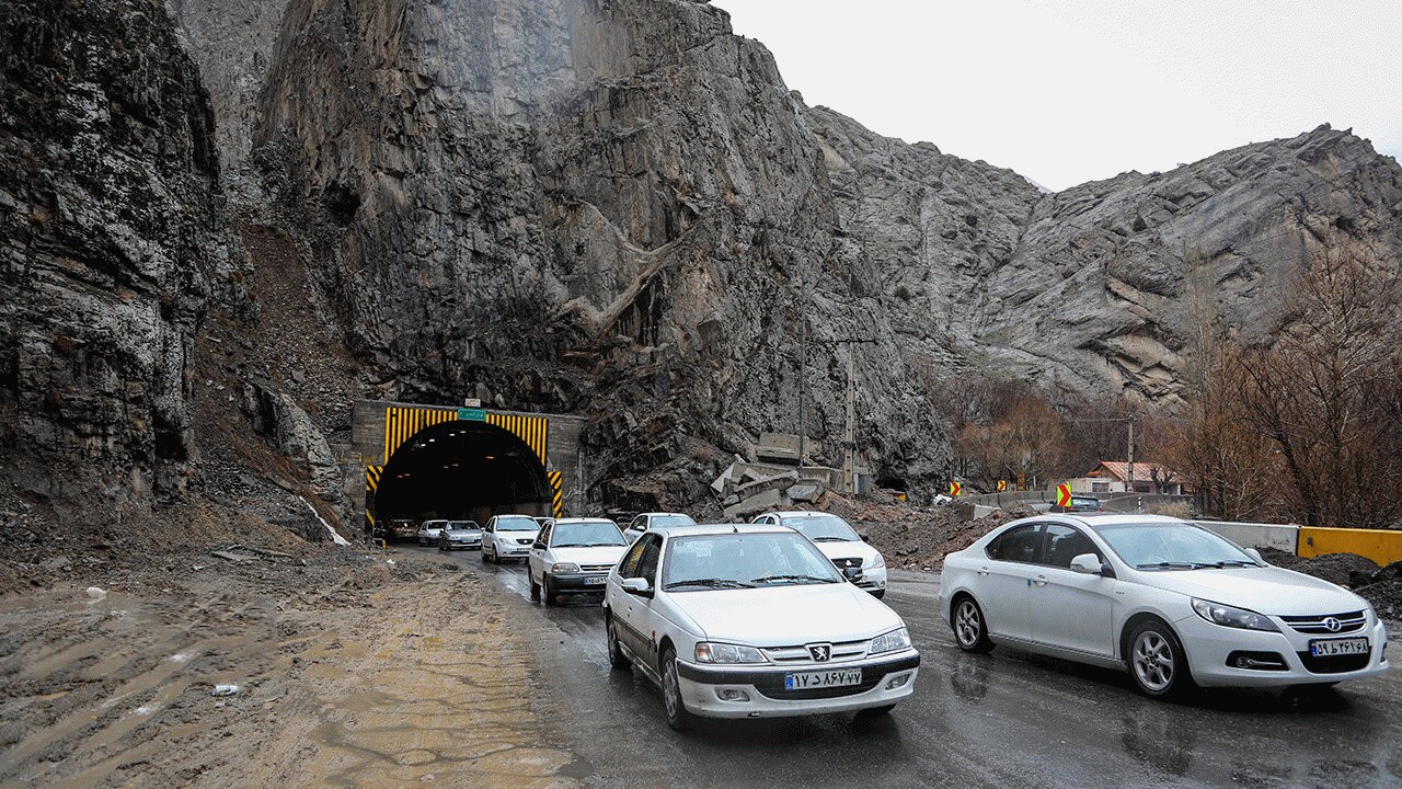 خطر بارش سنگ در جاده های مازندران