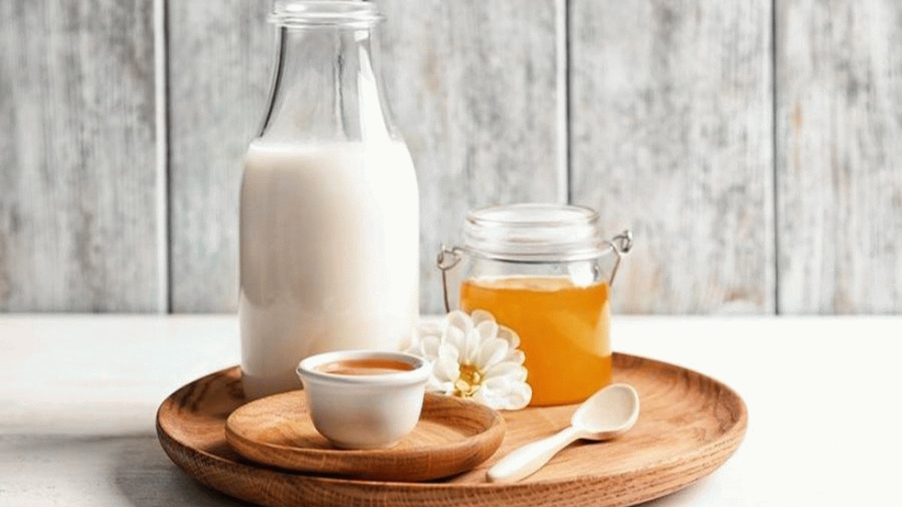 آیا حل کردن عسل در شیر گرم سم تولید می کند ؟