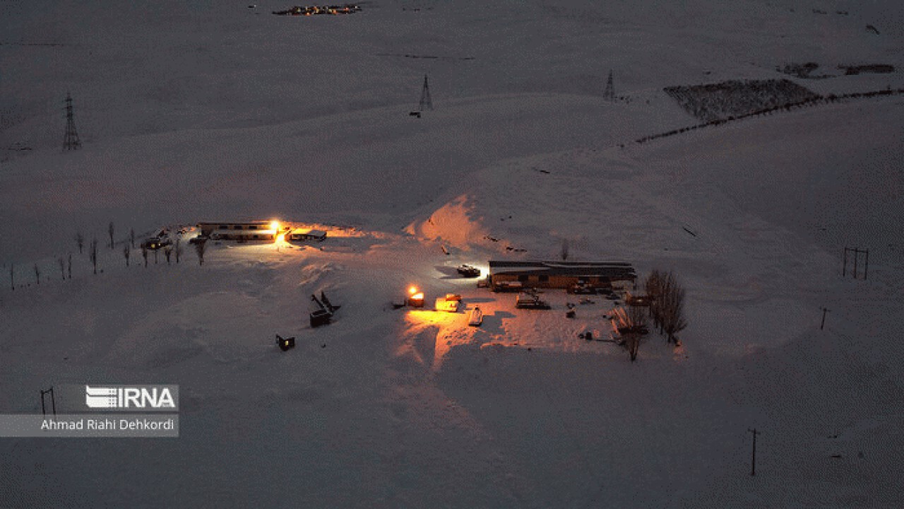 برف بیش از ۳۰ روستای کوهستانی آمل را سفیدپوش کرد