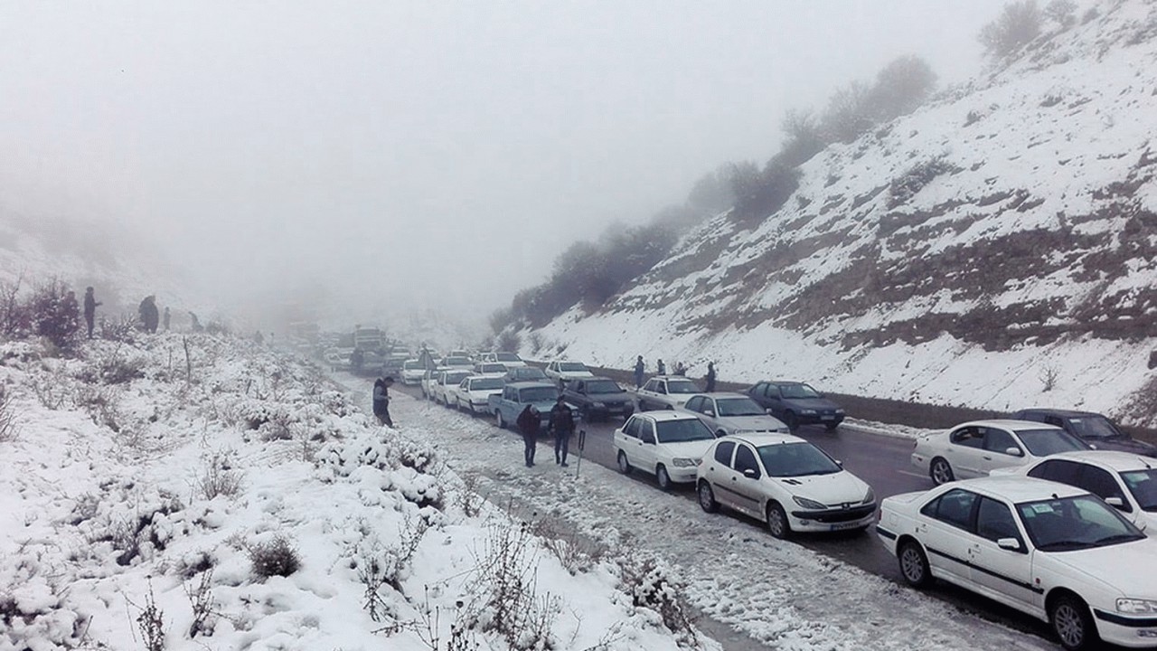 برف و کولاک در جاده های مازندران