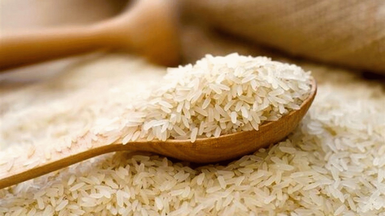 برنج های انبار شده ای که امنیت شغلی شالیکاران استان را به مخاطره می اندازد