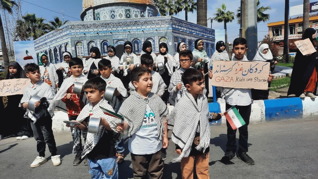 اعتراض حقوق بشری کودکان آملی به قحطی و گرسنگی در نوار غزه